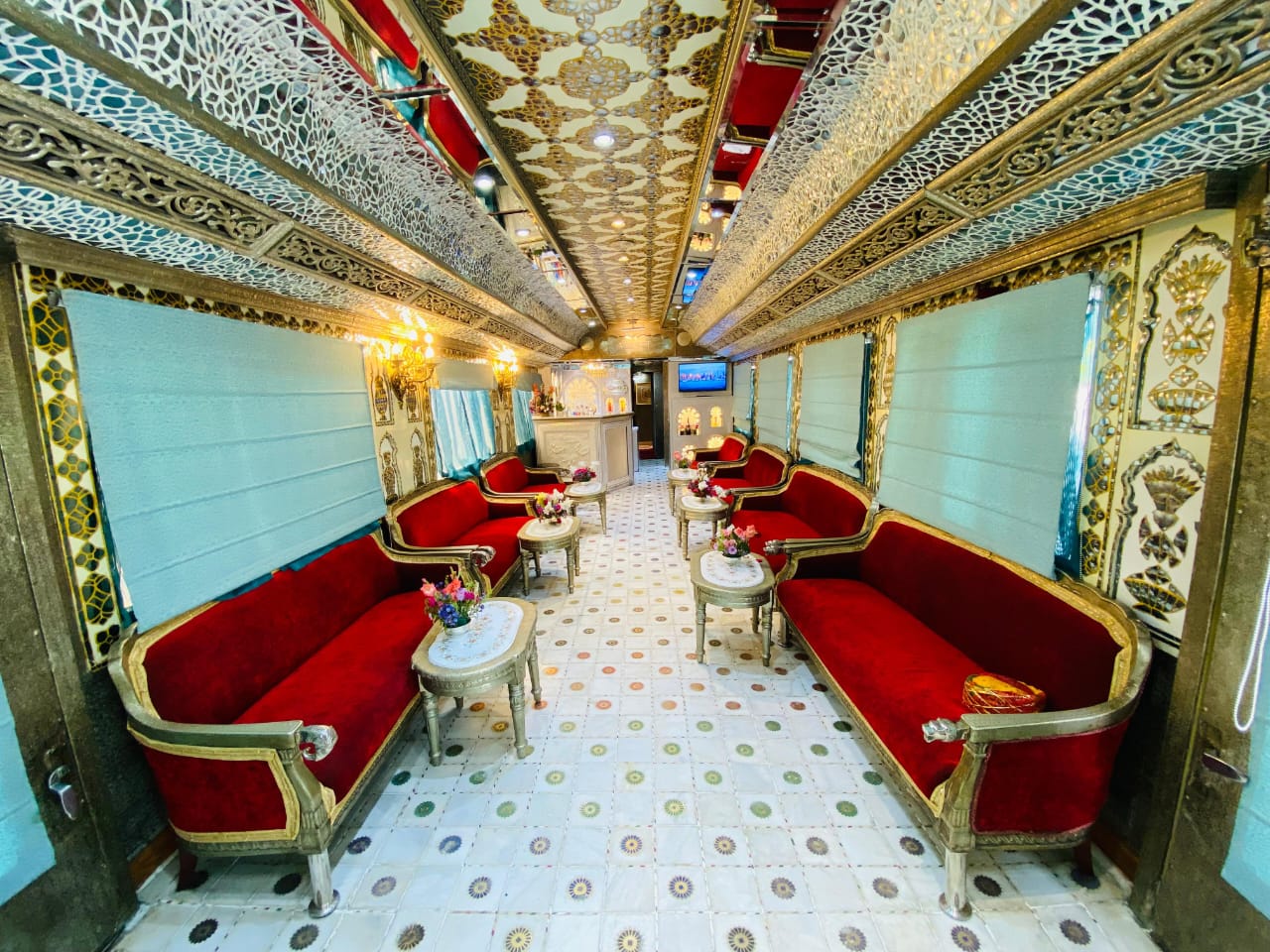 Palace on Wheels – High on Royalty and Luxury